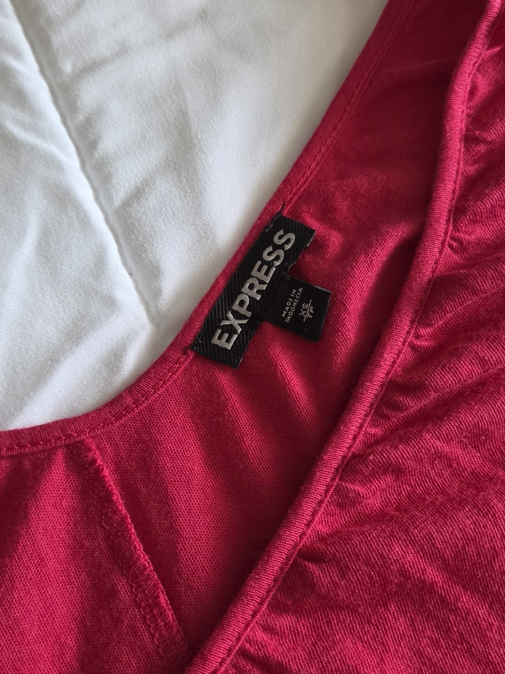 Express Red V-Neck Short Sleeve Top - Picture 2 of 4